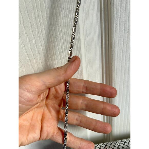 Beautiful Vintage Silver Disco Evening Purse | Silver Mesh Crossbody Bag - Picture 3 of 8